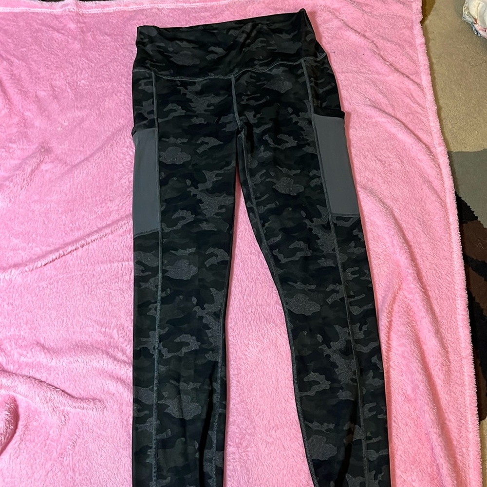 Fabletics powerhold leggings, Camo size medium, never worn